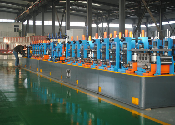 鋼鉄管機械圧延製造所、ラインを作る精密継ぎ目が無い鋼管